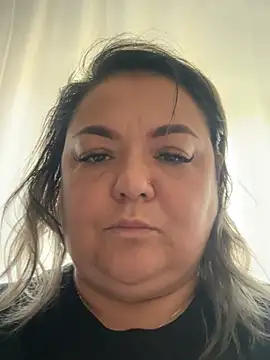 MikyVesela live cam on StripChat