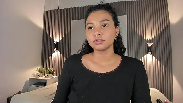 Zafiiraa live cam on StripChat
