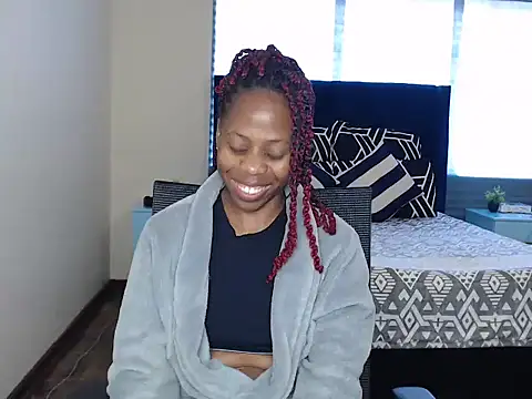 QUEENMANDYY live cam on StripChat