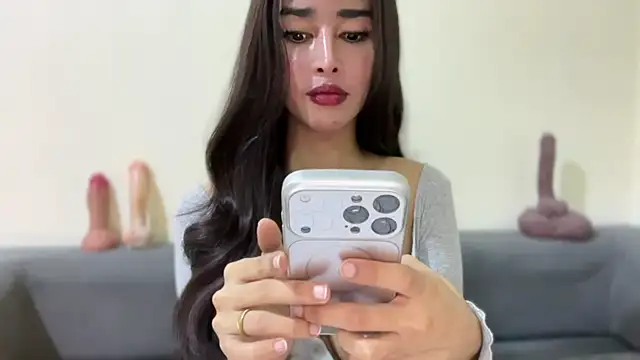 Lovable_with_bigsurprise live cam on StripChat