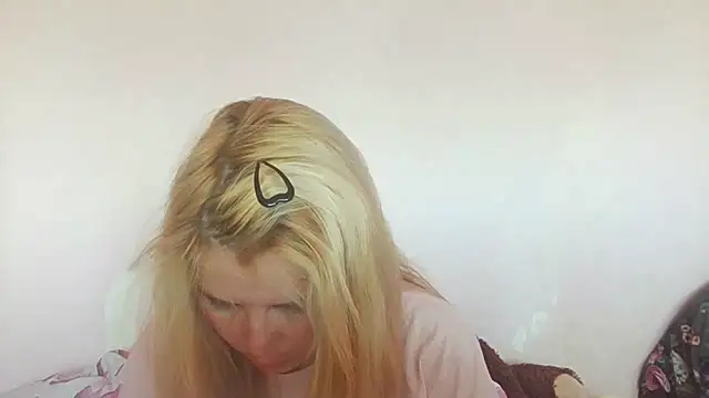 HornyElena live cam on StripChat