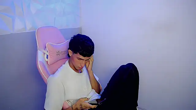 AAA_WHITE webcam