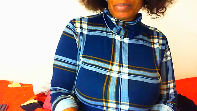 NAUGHTIECURVY webcam