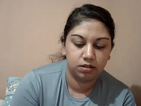 bellachow10 live cam on StripChat