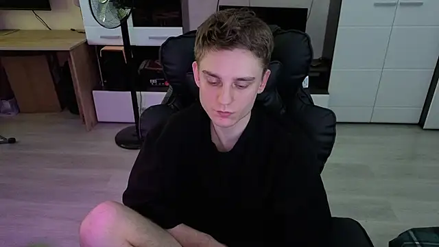 angryzan live cam on StripChat