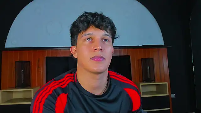 Leo_Savage_ webcam
