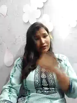 Priyaa_1433 webcam