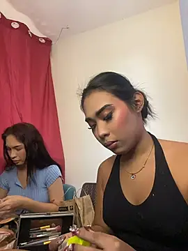 hugecock_tamira webcam