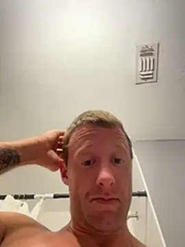 biggzee6 live cam on StripChat