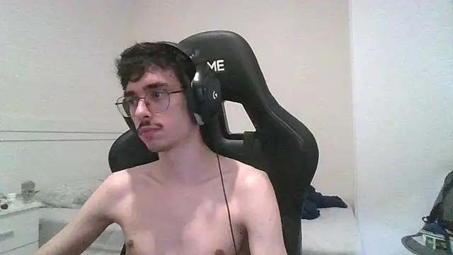 gabrielNovin17cm live cam on StripChat