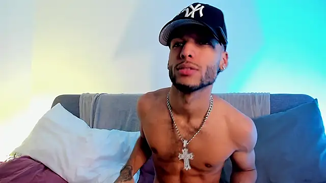 Thiagoferreti live cam on StripChat