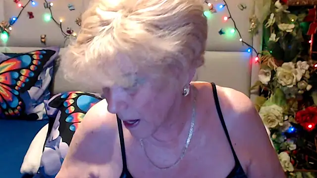 HappyWomanOn live cam on StripChat