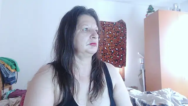 ExtasyMature live cam on StripChat