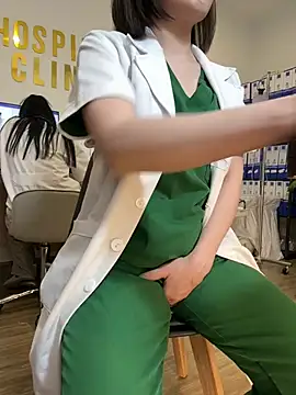 secretly_masturbating live cam on StripChat