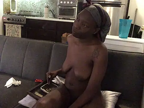 littyleesh1 live cam on StripChat