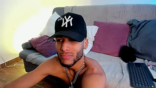 thiagoferreti - Thiagoferreti's free webcam - UK Sex Cams