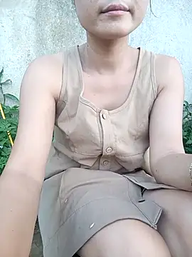 Linda-yiyi live cam on StripChat