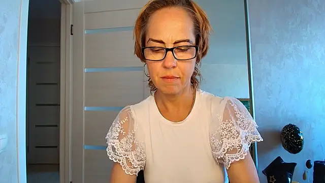LioraWeiss live cam on StripChat
