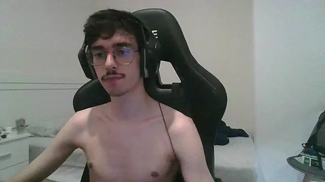 gabrielNovin17cm live cam on StripChat