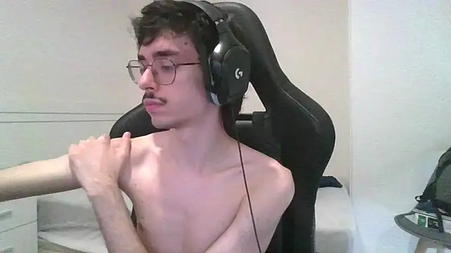 gabrielnovin17cm - GabrielNovin17cm's free webcam - UK Sex Cams