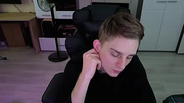 angryzan webcam