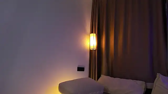 NovaOliphant live cam
