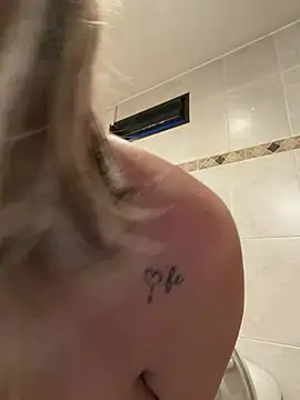 ameliaa_lov3 live cam on StripChat