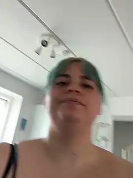 YourPrettyHazel live cam on StripChat