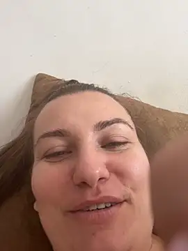 SweetCurvess live cam on StripChat