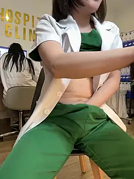 secretly_masturbating live cam on StripChat