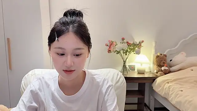 Hu-uzzzZ live cam on StripChat