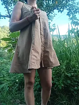 Linda-yiyi live cam