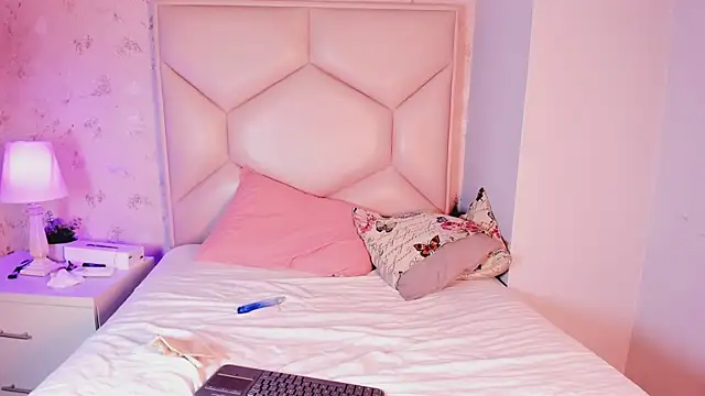 Nasly_Moore live cam on StripChat