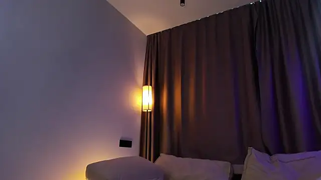 NovaOliphant live cam on StripChat
