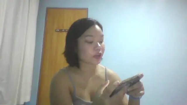 ShennaHarvey live cam on StripChat