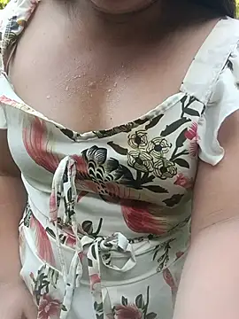 Lily_Henry live cam on StripChat