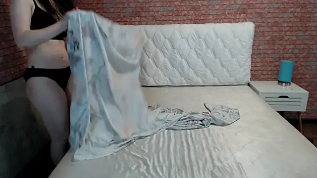 Holliy_Cooper webcam