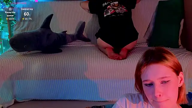 two_gerls_here webcam