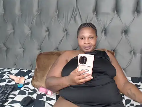 Loyal_Alisha webcam