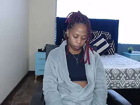 QUEENMANDYY webcam