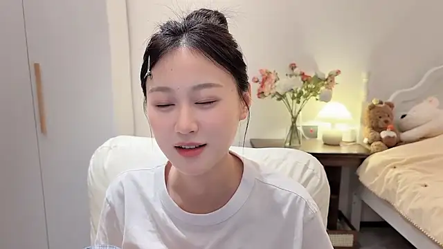 Hu-uzzzZ live cam on StripChat