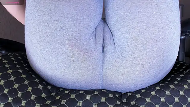 Cameltoe_squirt_inPants live cam on StripChat