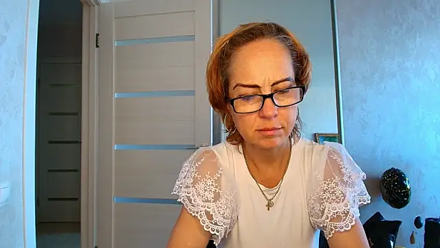 LioraWeiss live cam on StripChat