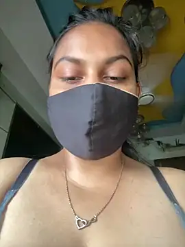Haanikaur_saavi live cam on StripChat