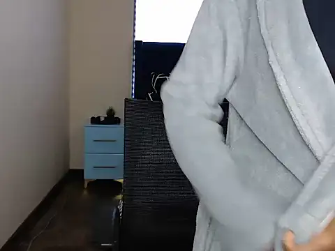 QUEENMANDYY webcam