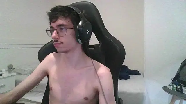 gabrielNovin17cm live cam on StripChat