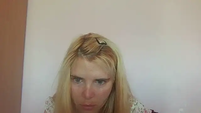 HornyElena webcam