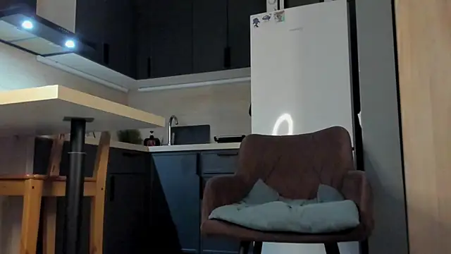 PoisonEvelyn webcam