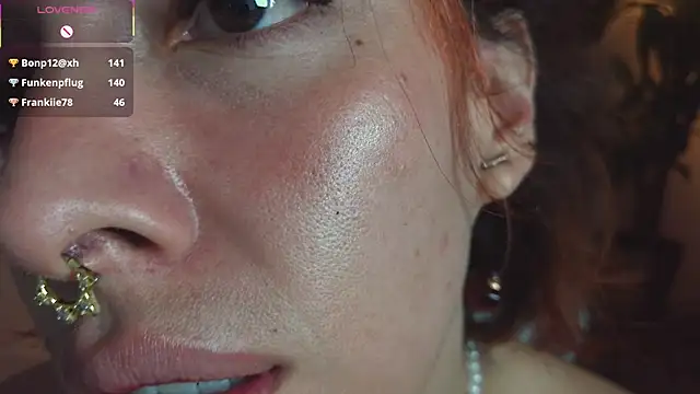 bri_von_dhara__ webcam