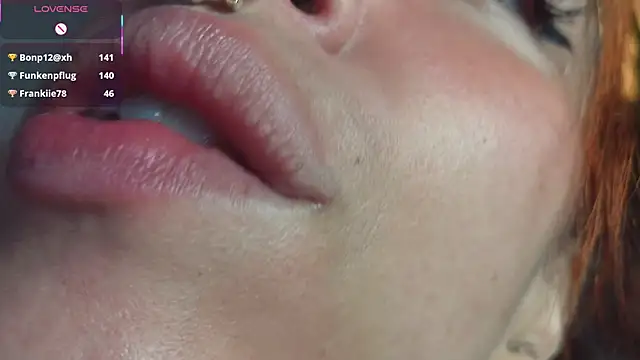 bri_von_dhara__ webcam